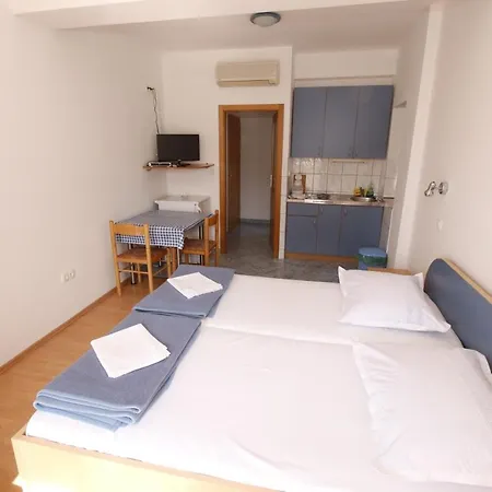 Apartment - Michy Omis